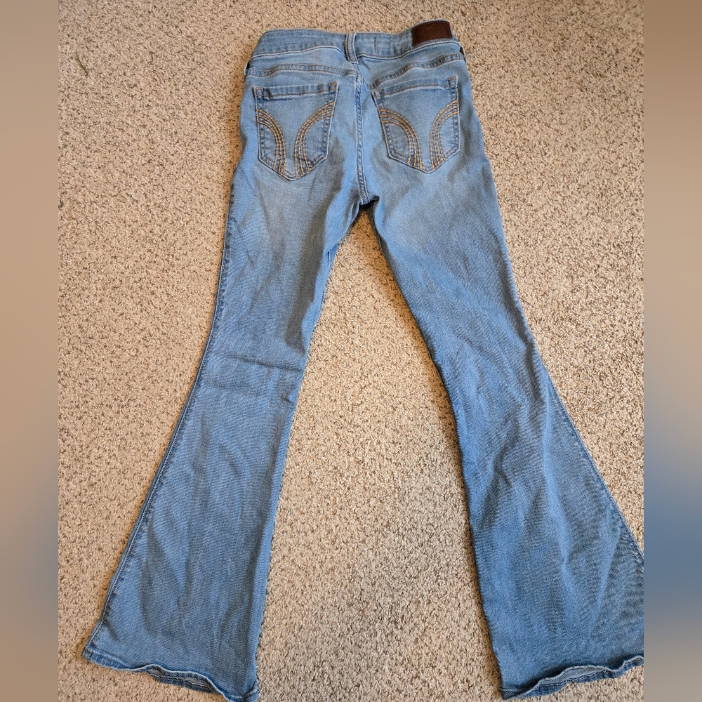 Hollister Low-Rise Flare Jeans - Picture 3 of 3
